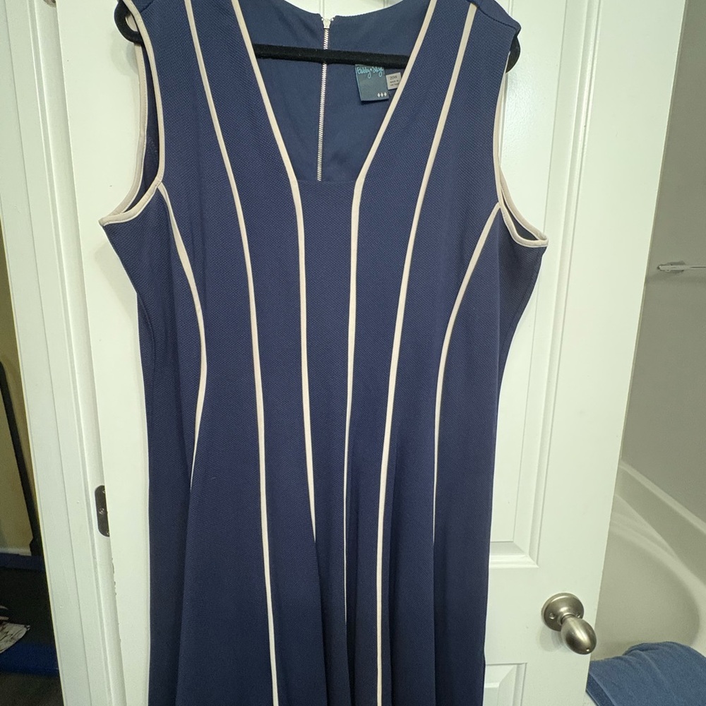 Gabby Skye Navy and White Midi Dress